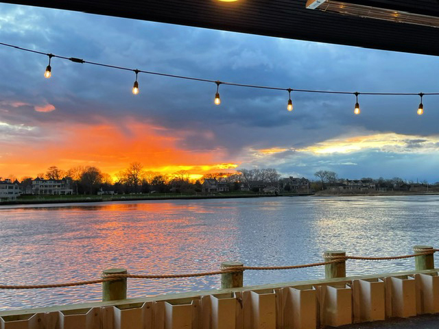 Dock Dining